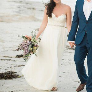 Sarah Seven Wedding Dress 6 | Boho Floral Lace with Gold Stitching | Cream